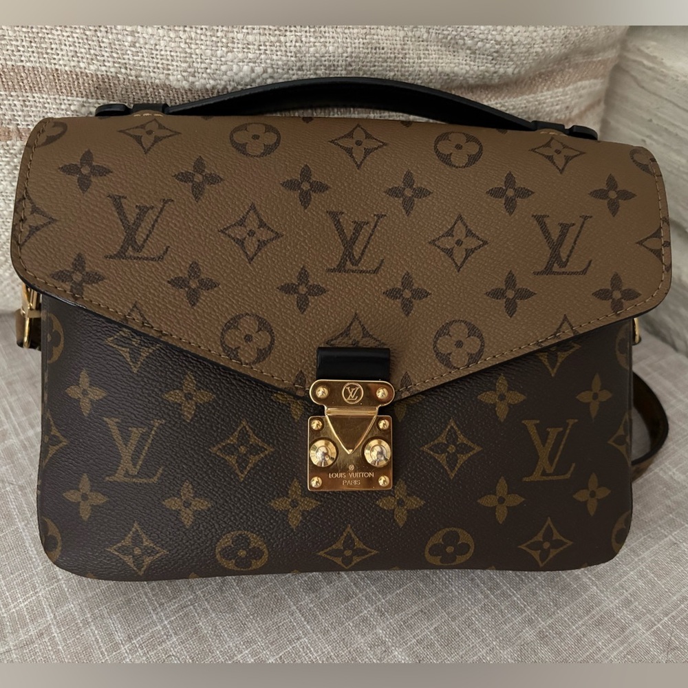 SOLD Louis Vuitton Pochette Métis Reverse Monogram